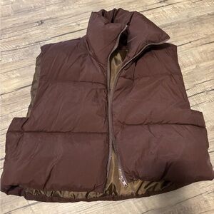 Cropped puffer vest.